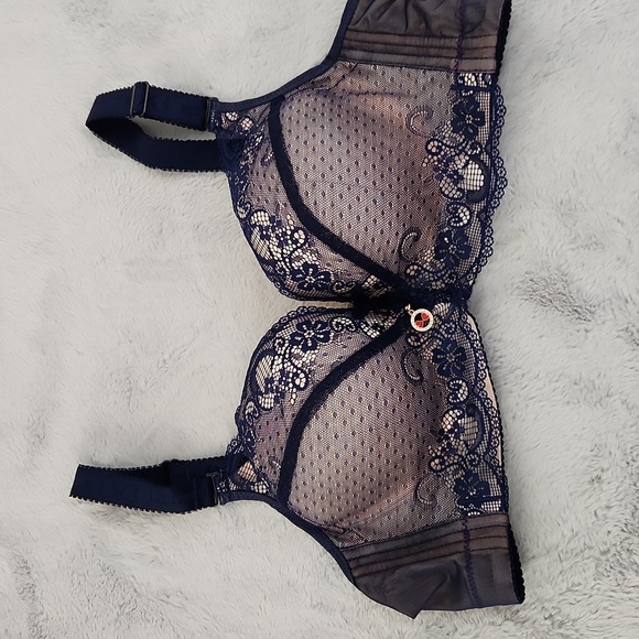 Padded push-up bra blue lace front heart charm from Amazon - Picture 2 of 11